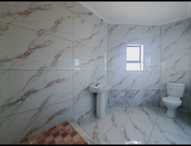 1 BEDROOM APARTMENT TO LET IN RABIE RIDGE